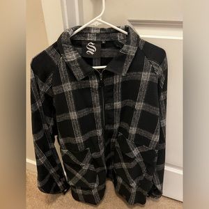 Men’s black and white plaid shirt size Large